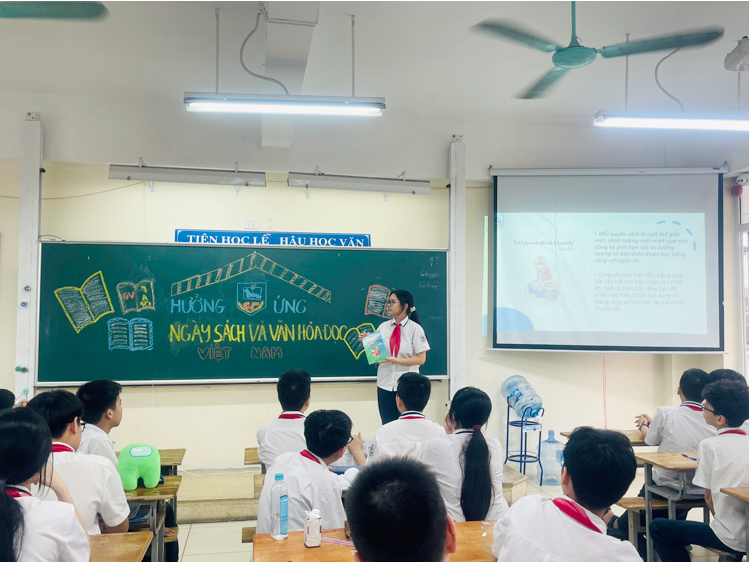 “Ngày sách và Văn hóa đọc Việt Nam” sôi nổi ở trường THCS Giảng Võ